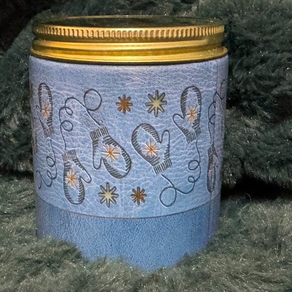 Bath & Body Works White Barn Midnight Snow Single Wick Candle, 7 oz. - Picture 13 of 16